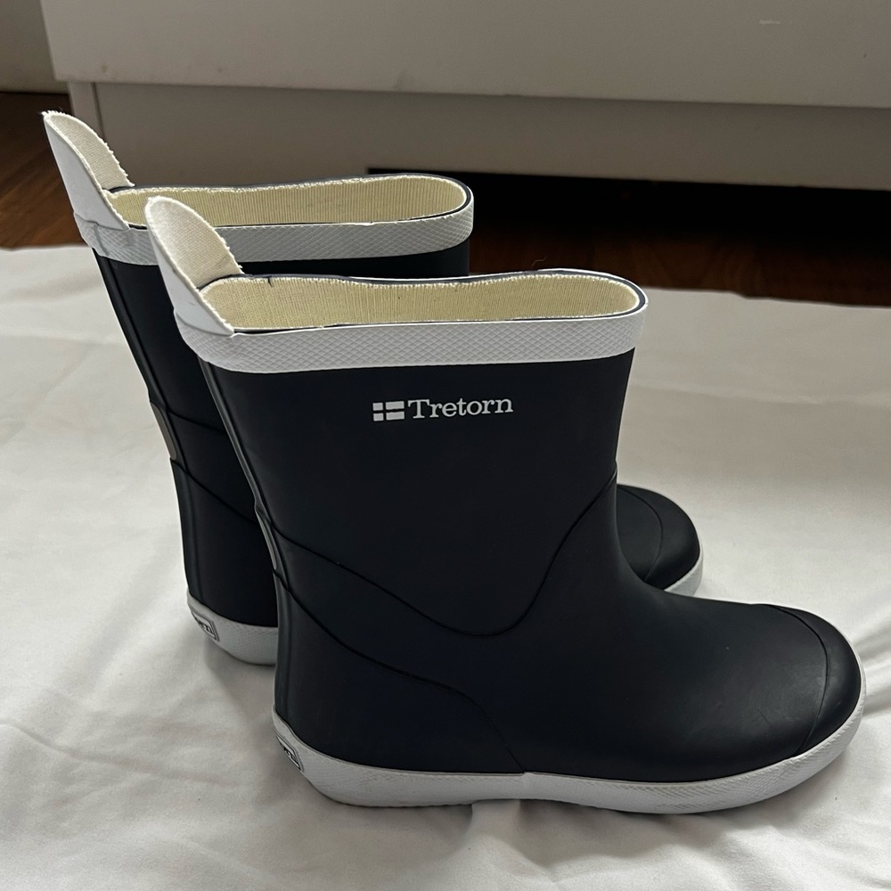 Tretorn kids navy rain boots size 32 — kids 1